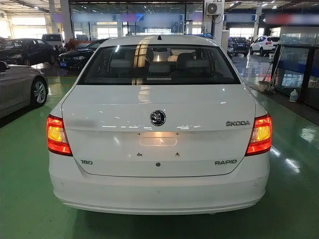 Škoda Rapid 2016 1.6L Automatic Pioneer Edition фото 22