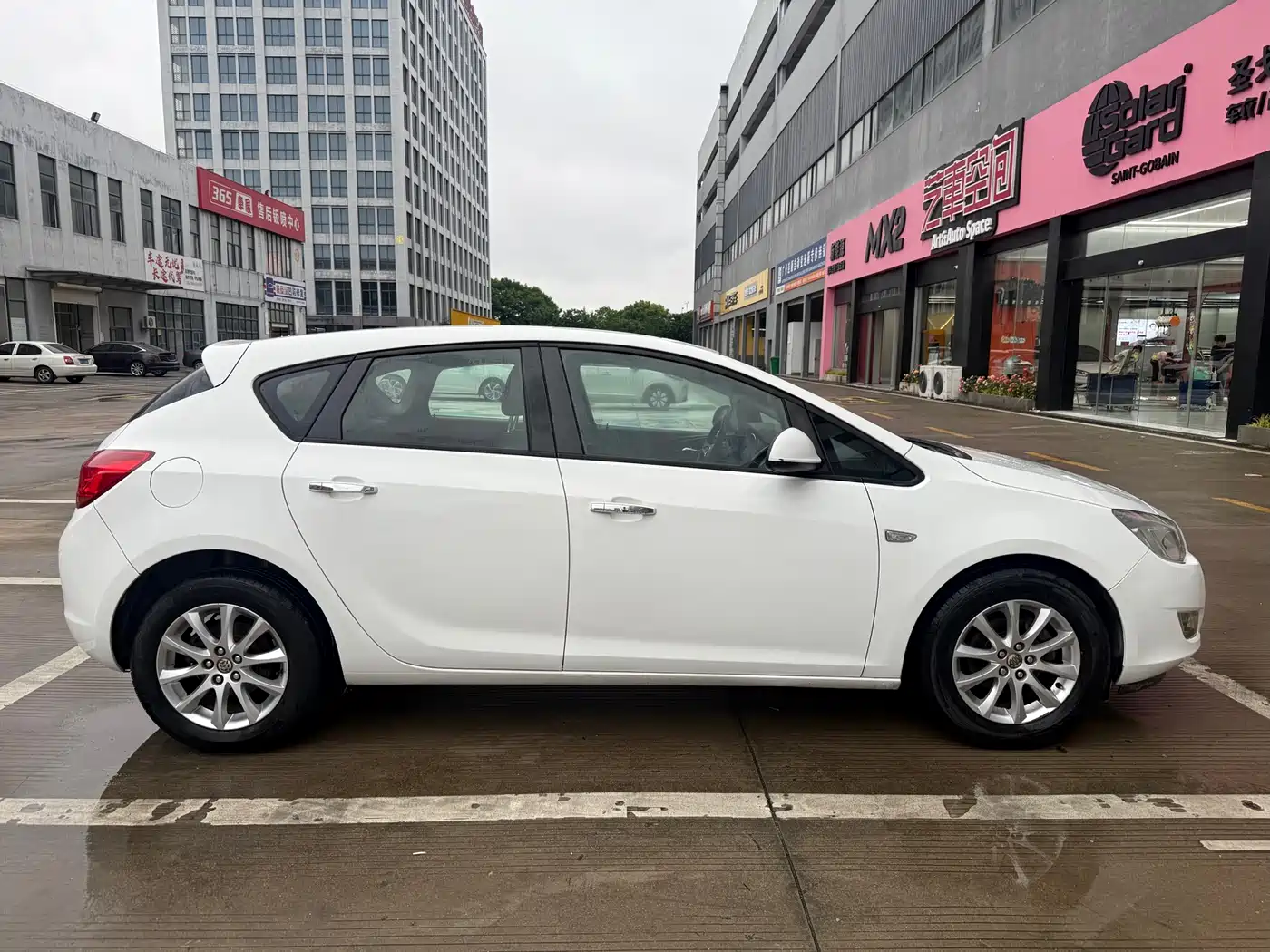 Buick Excelle 2014 XT 1.6L Automatic Fashion фото 3