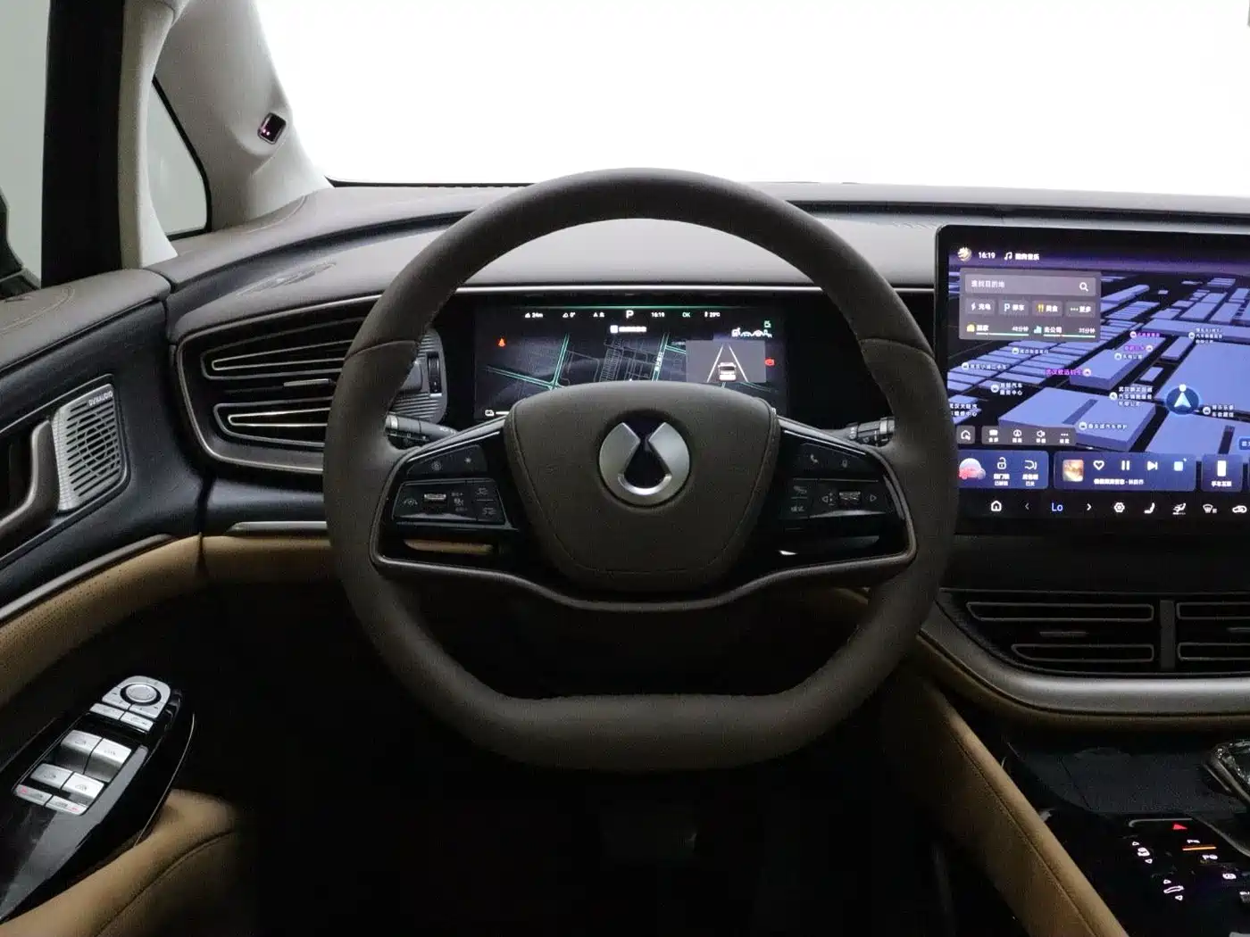 Denza D9 2023 2022 DM-i 970 AWD Flagship