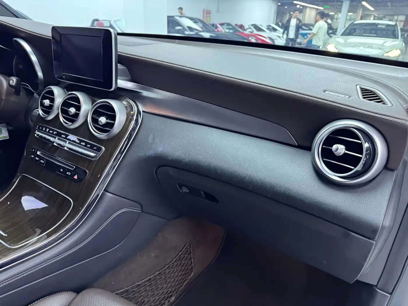 Mercedes-Benz GLC 2018 GLC 260 4MATIC Luxury фото 20