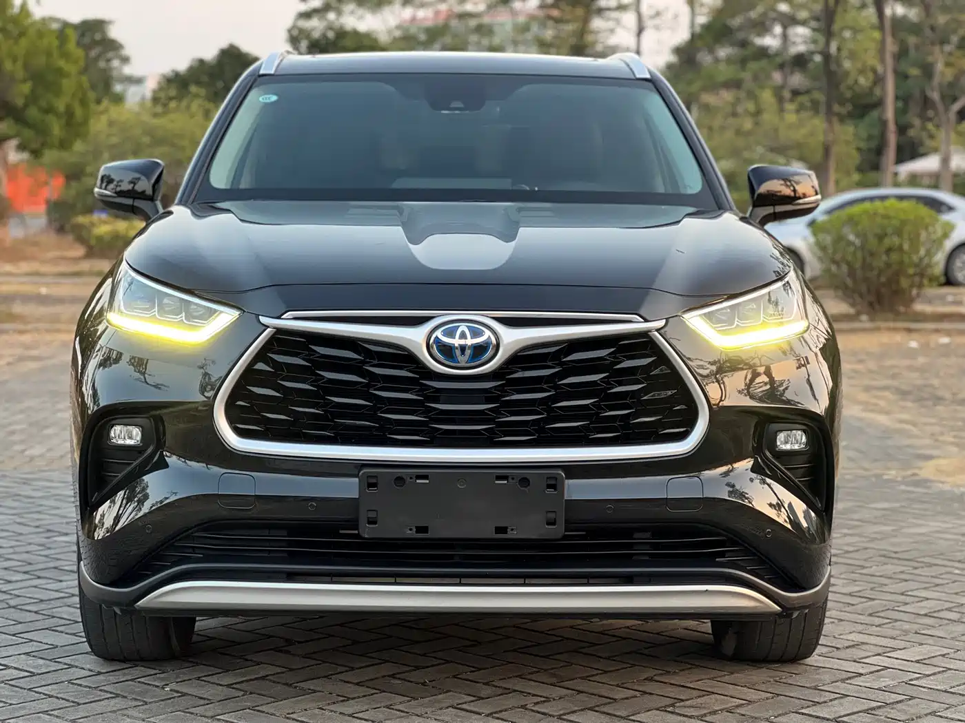 Toyota Highlander 2022 Dual Engine 2.5L 2WD Premium 7-Seater фото 2