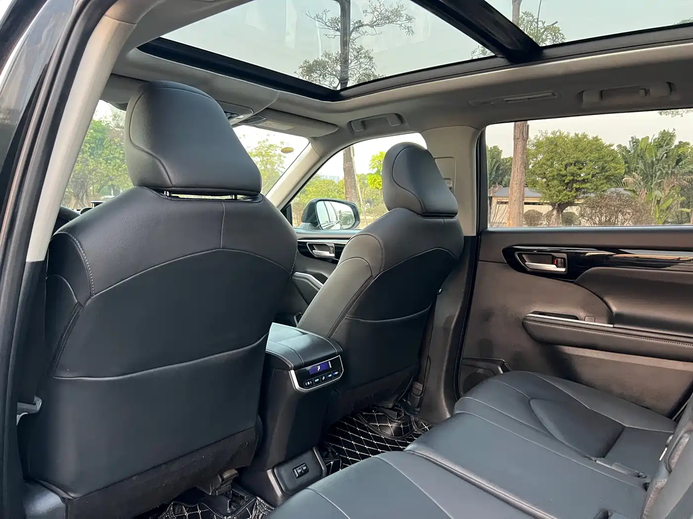 Toyota Highlander 2022 Dual Engine 2.5L 2WD Premium 7-Seater фото 16