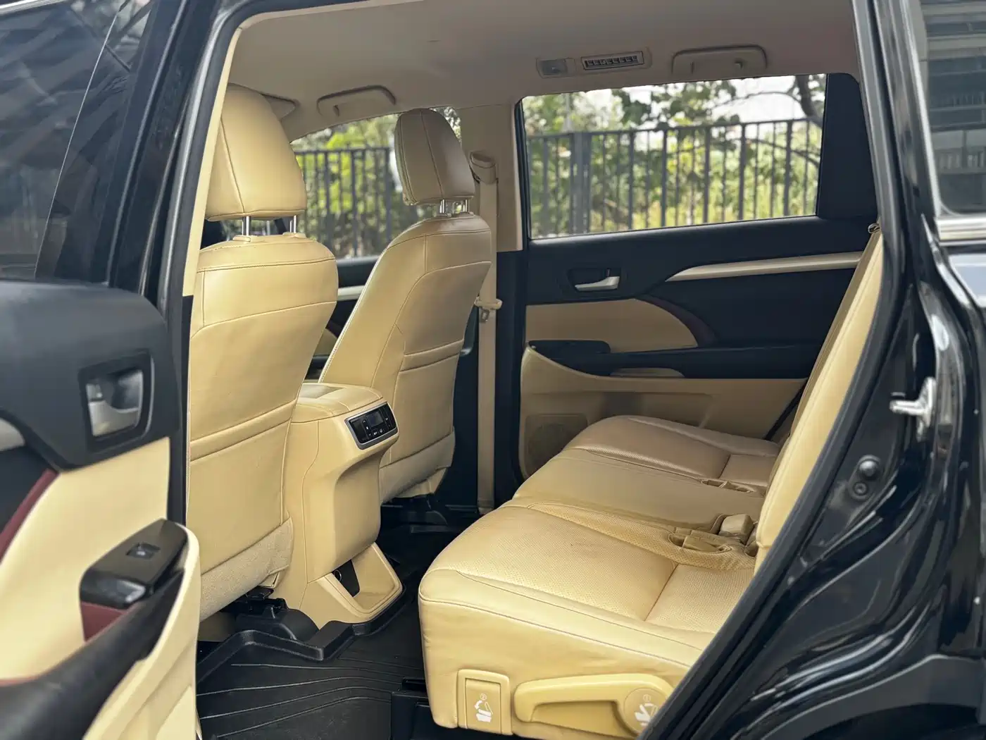 Toyota Highlander 2015 2.0T AWD Elite Edition 7-seater фото 5