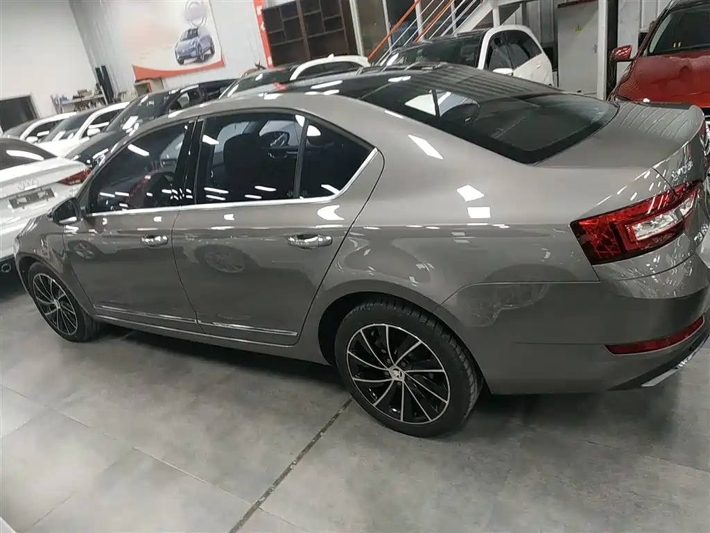 Škoda Octavia 2018 TSI280 DSG Flagship Edition фото 21