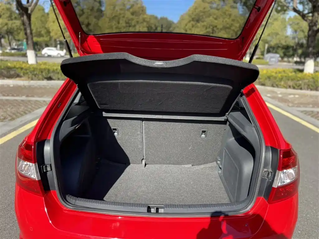 Škoda Skoda Rapid Spaceback 2019 Facelift 1.5L Automatic Comfort Version China VI фото 9