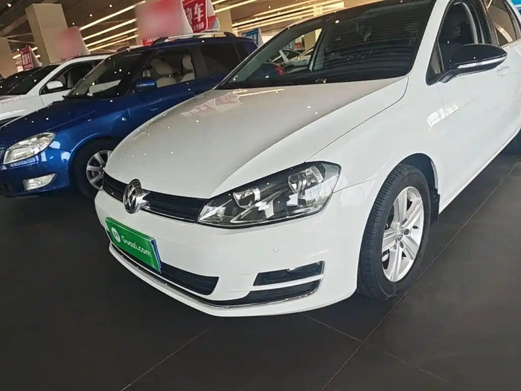 Volkswagen Golf 2017 1.6L Auto Comfort Millionth Edition фото 24