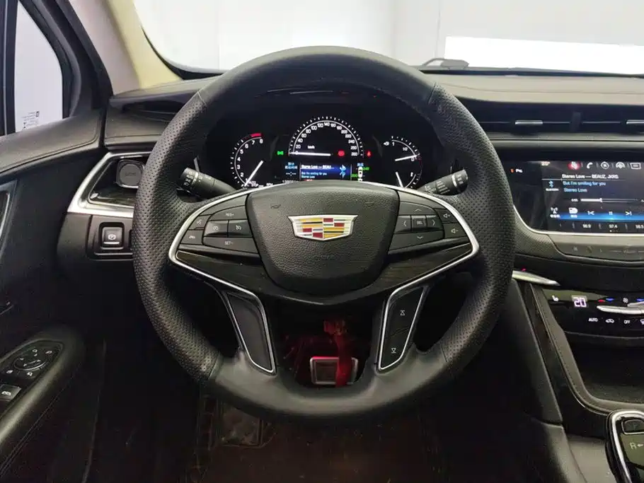 Фото 15 - Cadillac XT5