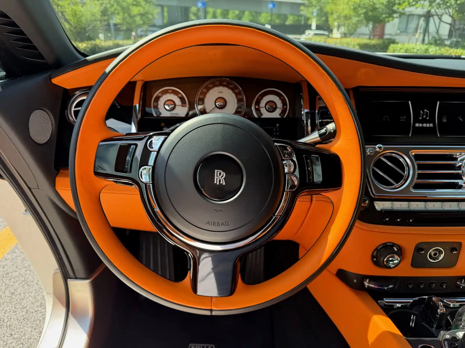Фото 9 - Rolls-Royce Wraith