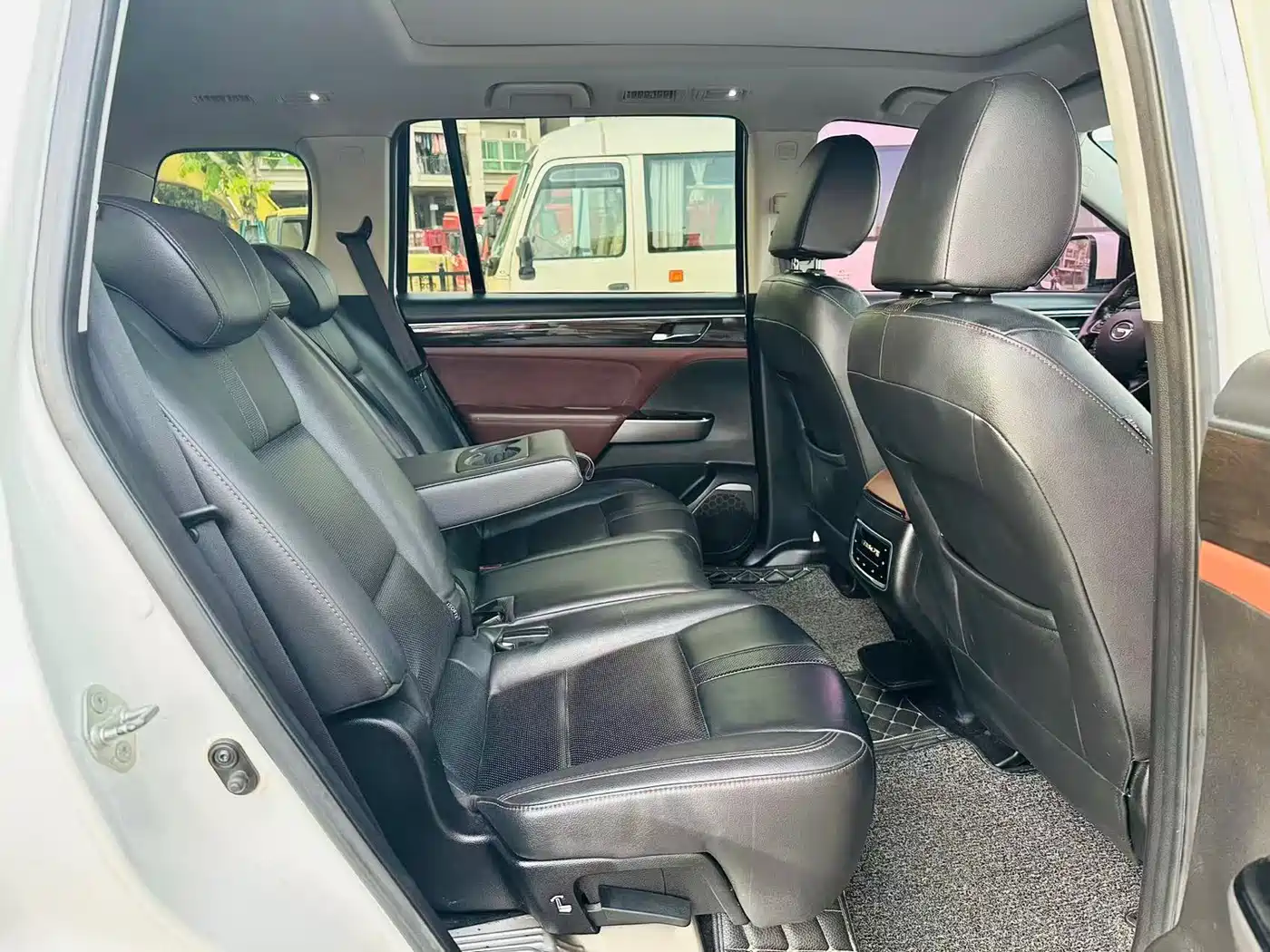 GAC Trumpchi Trumpchi GS8 2017 320T 2WD Luxury Smart Connect (7-seater) фото 9