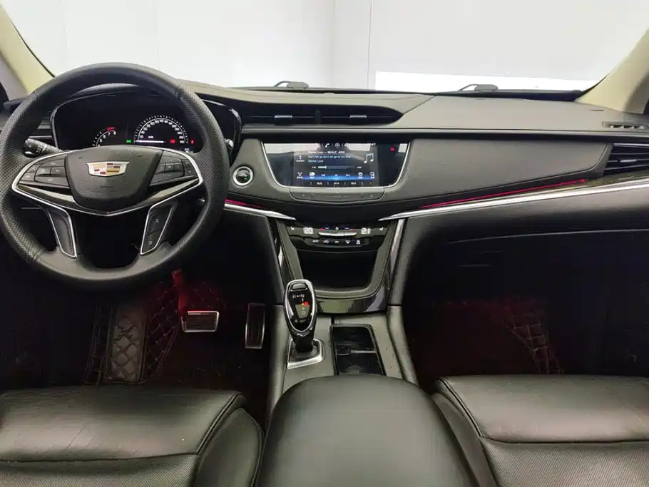 Фото 12 - Cadillac XT5