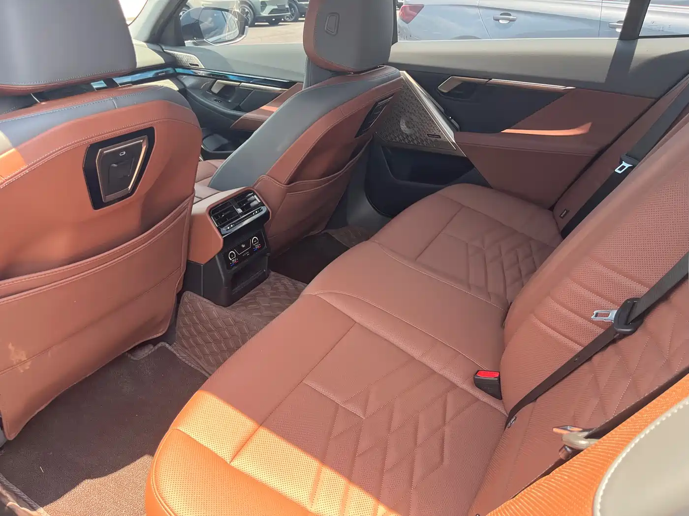 BMW 5 Series 2025 530Li Premium M Sport Package фото 6