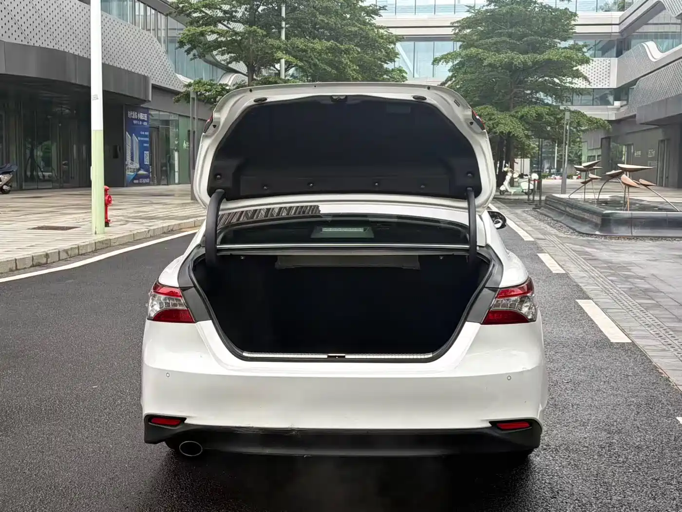 Toyota Camry 2019 Hybrid 2.5HG Luxury Edition China V фото 18