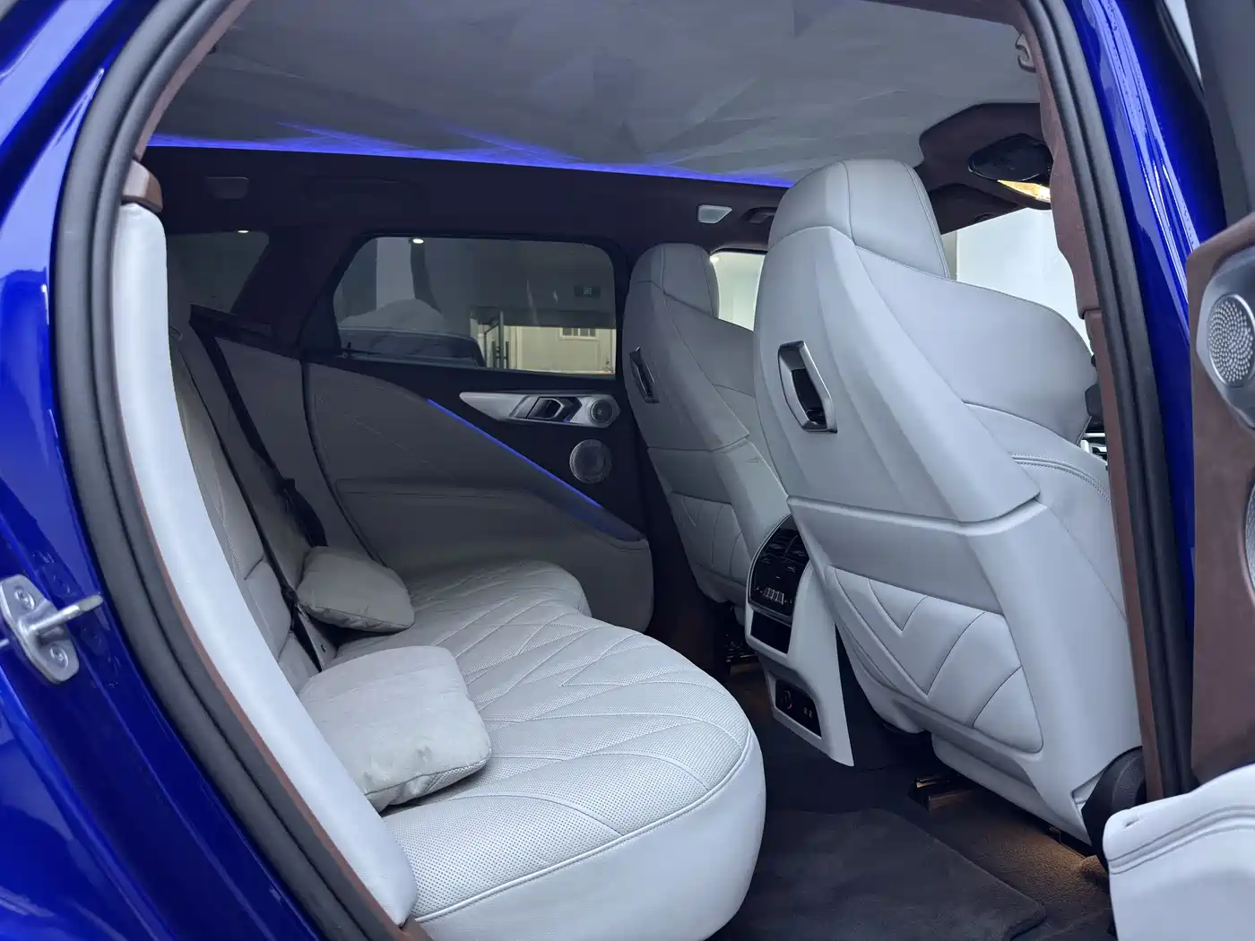 BMW XM 2023 Model Base фото 18