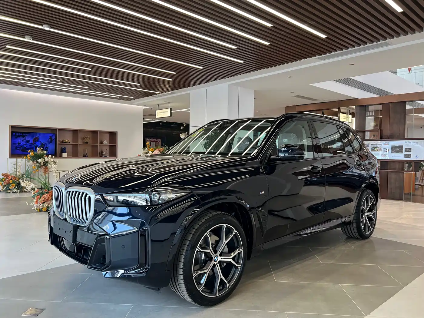 BMW X5 2025 Model xDrive 30Li Exclusive M Sport Blackout Package