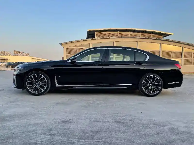 Photo 9 - BMW 7 Series
