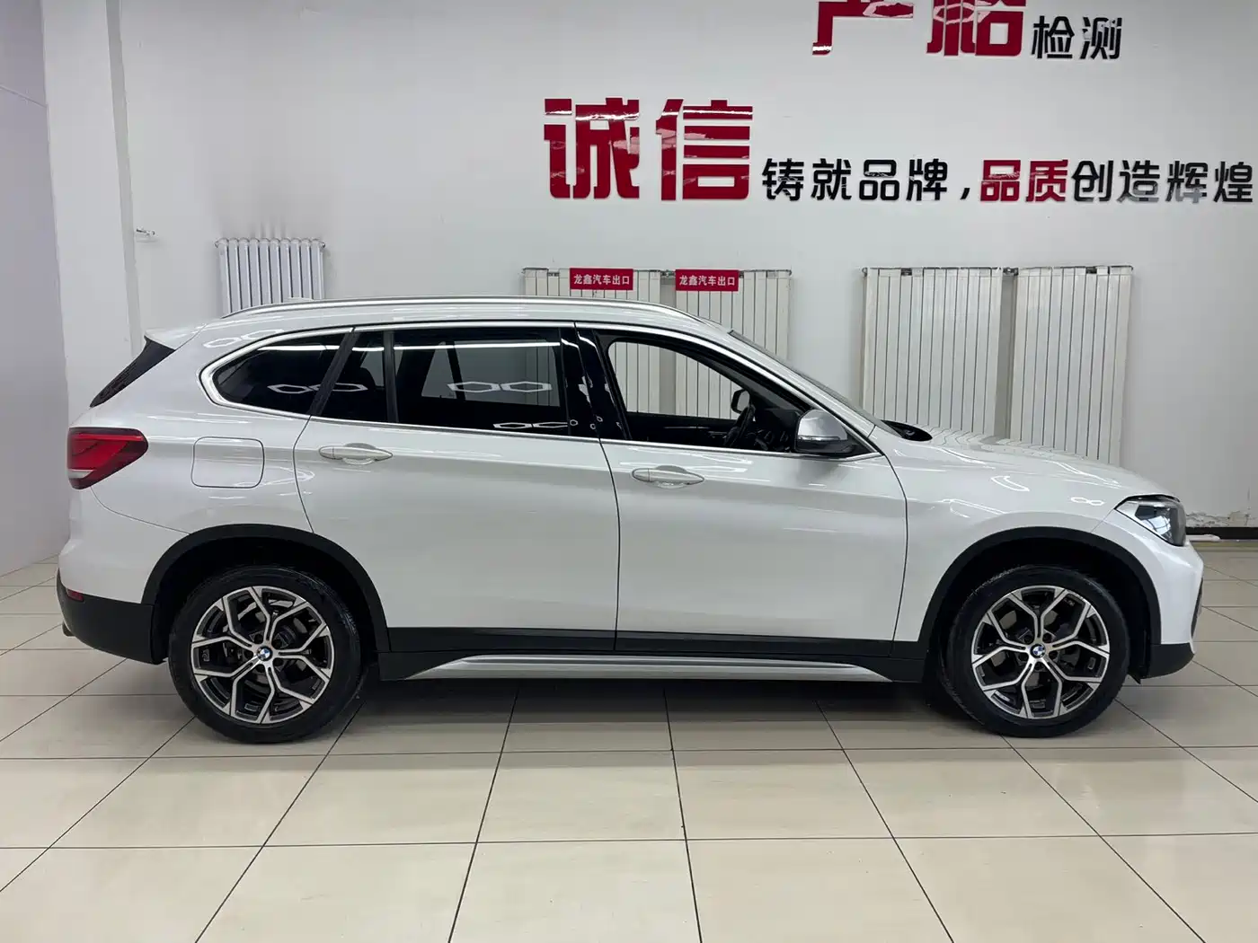 BMW X1 2022 sDrive20Li Fashion фото 4