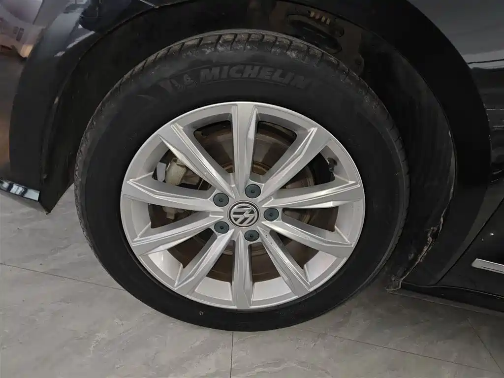 Volkswagen Passat 2017 330TSI DSG Prestige фото 25