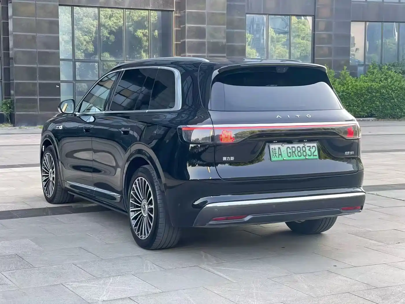 AITO Wenjie AITO M8 2025 Extended Range Ultra 53.4kWh 6-Seater фото 9