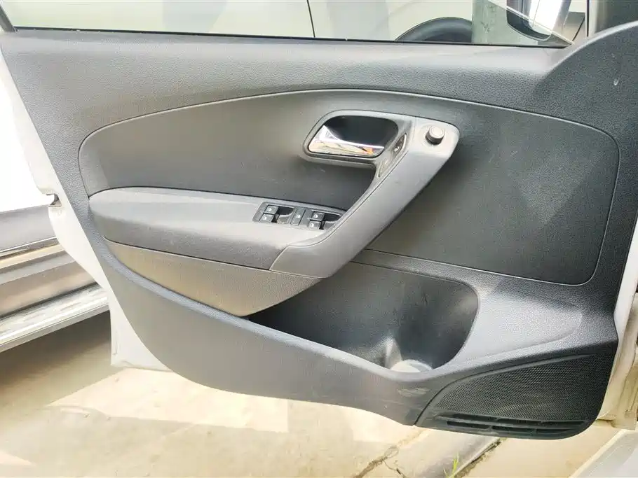 Volkswagen Polo 2016 1.4L Automatic Trend фото 7