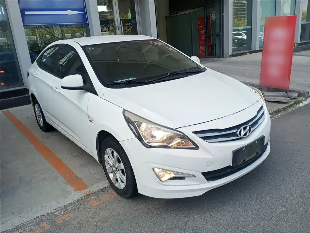 Hyundai Verna 2014 1.4L Manual Smart GLS фото 4
