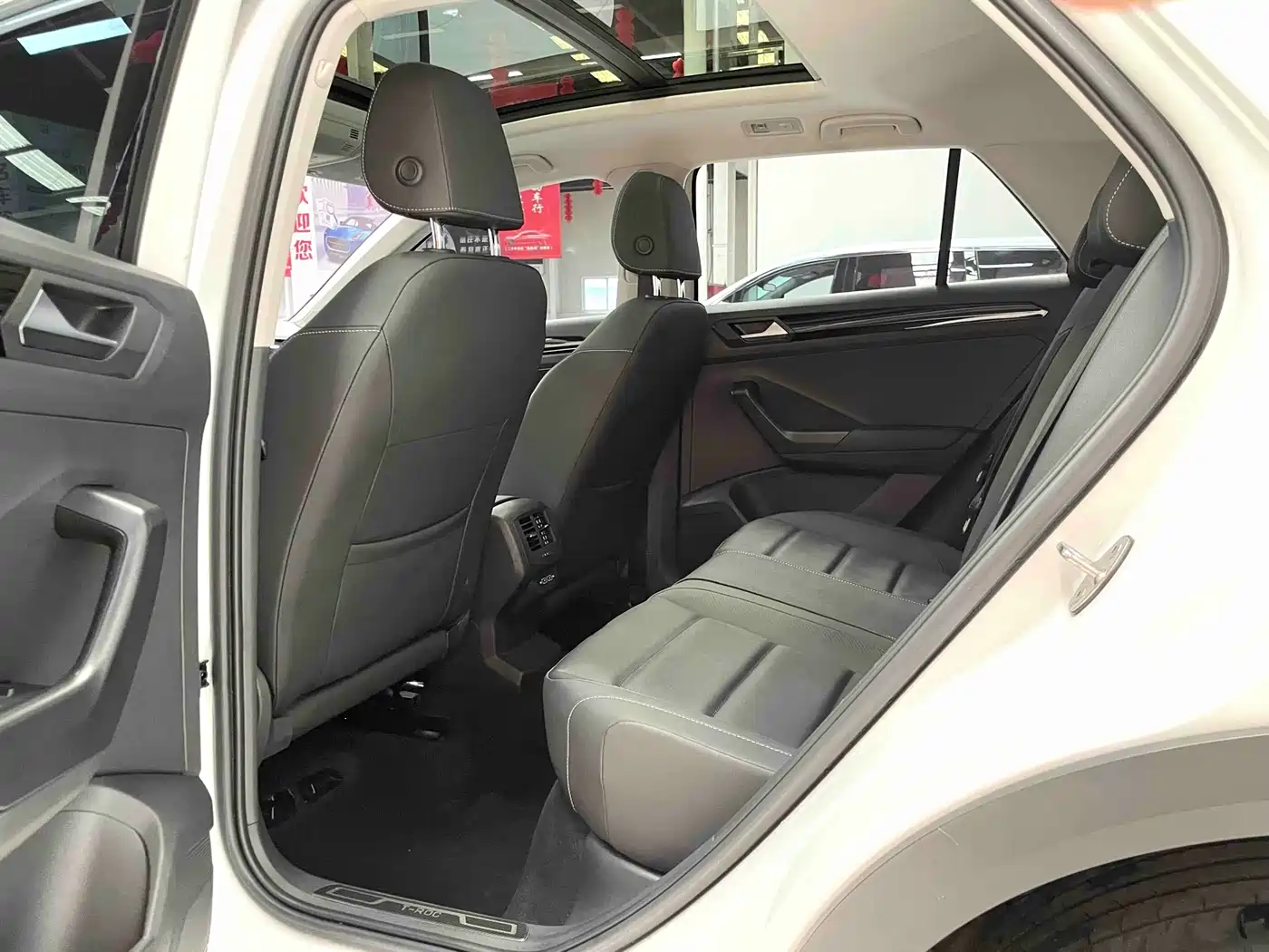 Volkswagen T-ROC 2022 280TSI DSG 2WD Comfort PLUS фото 8