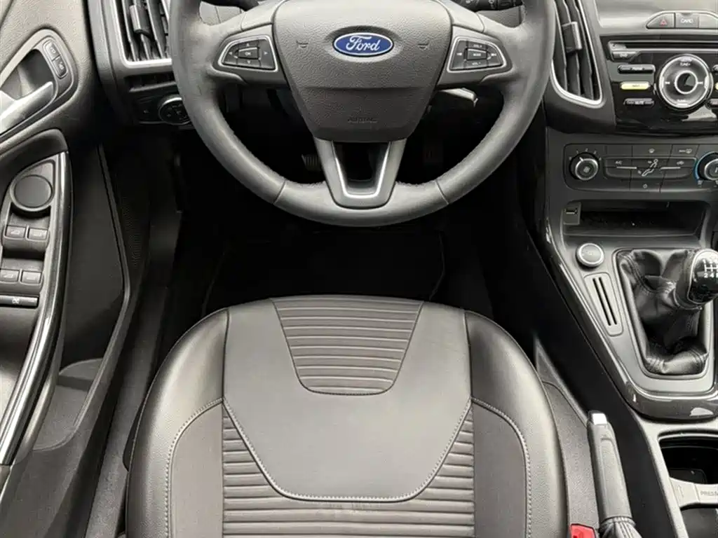 Фото 10 - Ford Focus