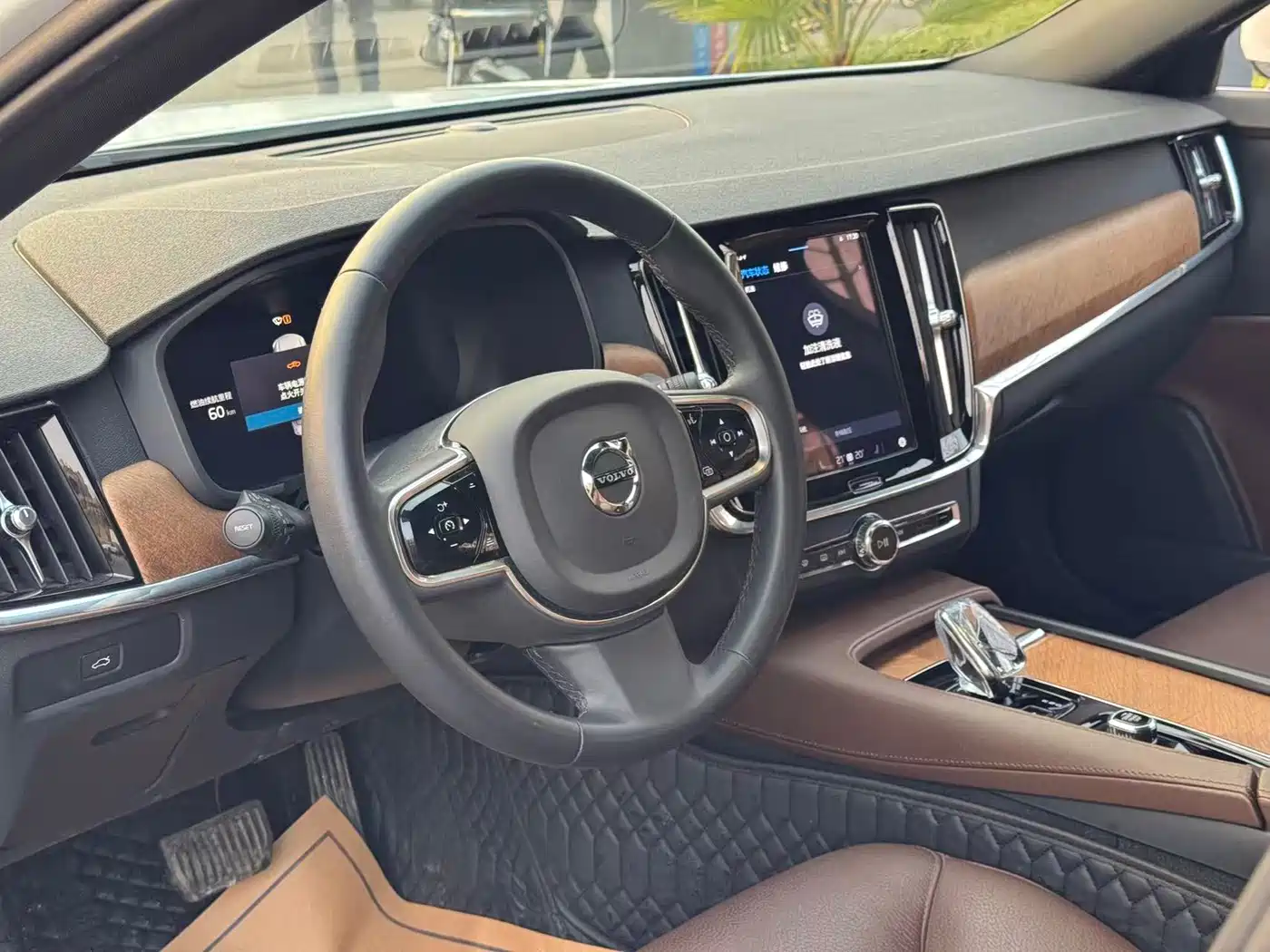 Фото 8 - Volvo S90