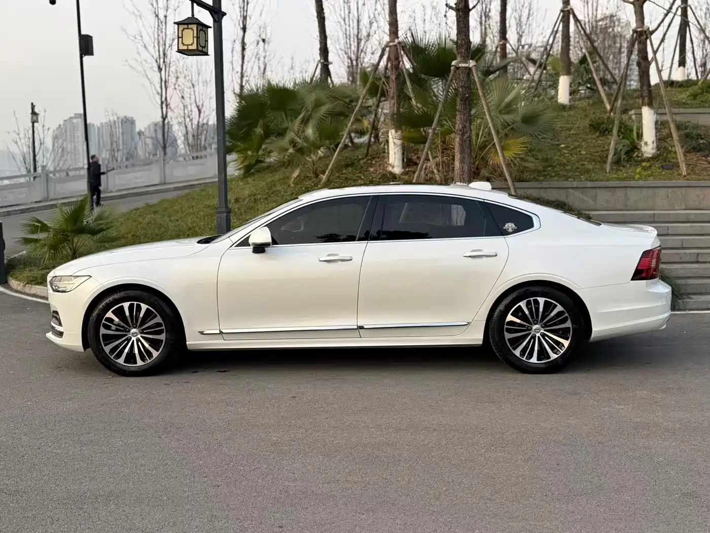 Фото 3 - Volvo S90