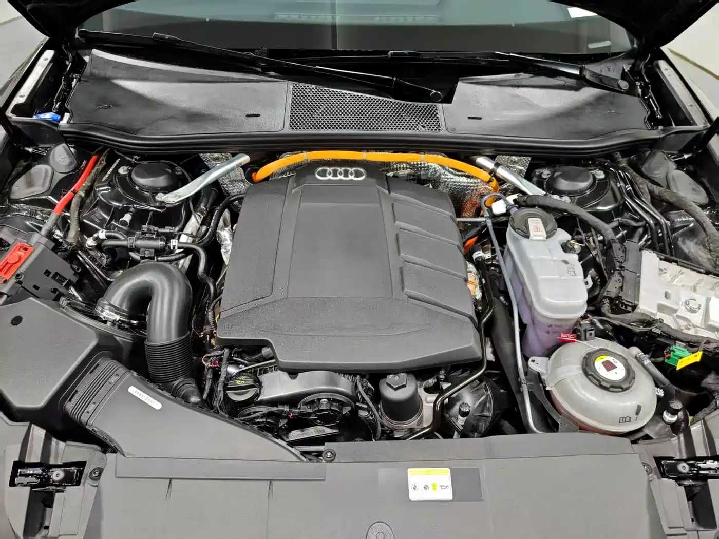 Audi A6L New Energy 2022 55 TFSI e quattro фото 16