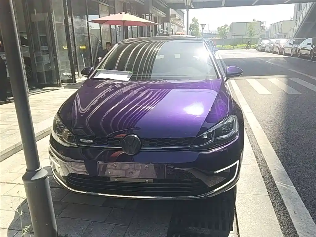 Volkswagen Golf Electric 2020 Chi фото 3
