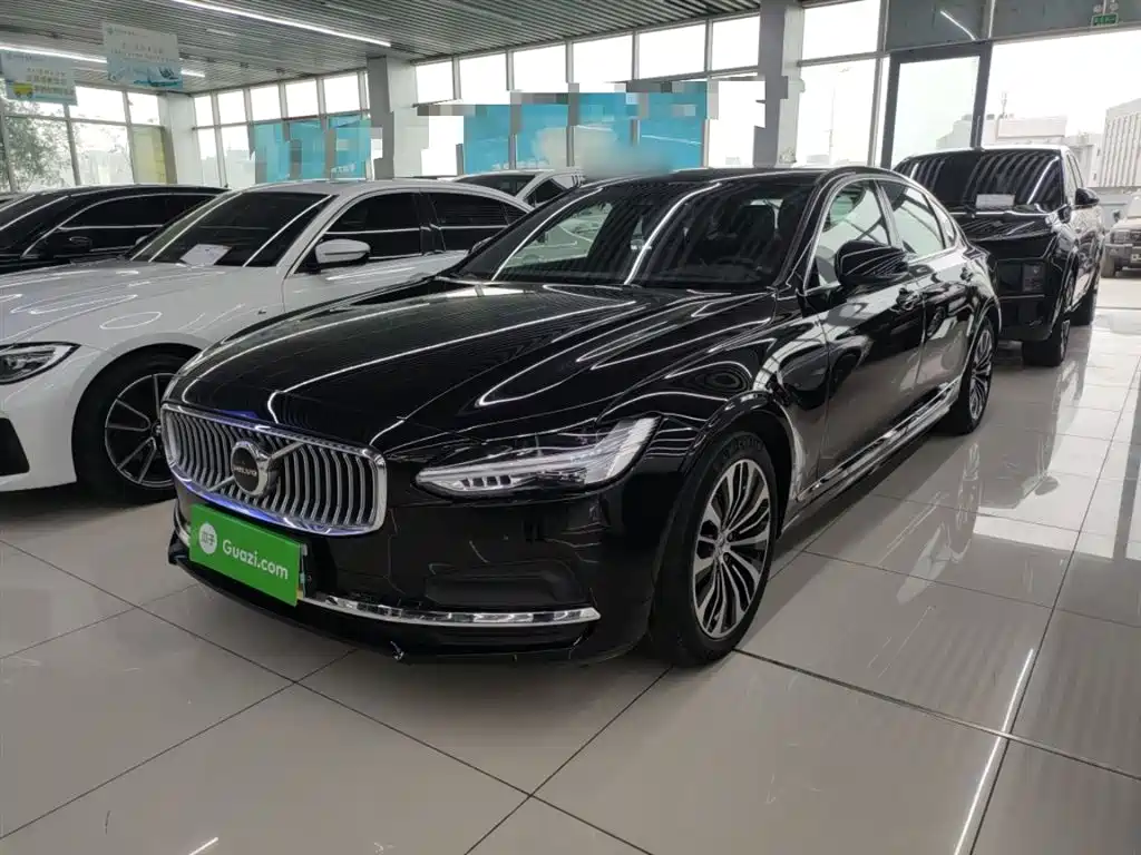 Volvo Volvo S90 2024 B5 Momentum Luxury Edition