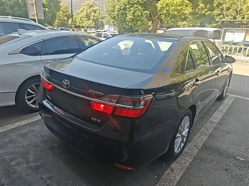Toyota Camry 2015 2.5G Luxury Navigation Edition фото 7