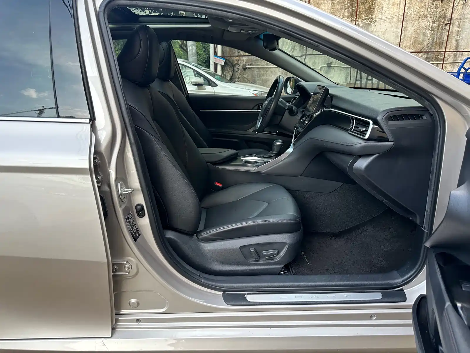 Фото 8 - Toyota Camry