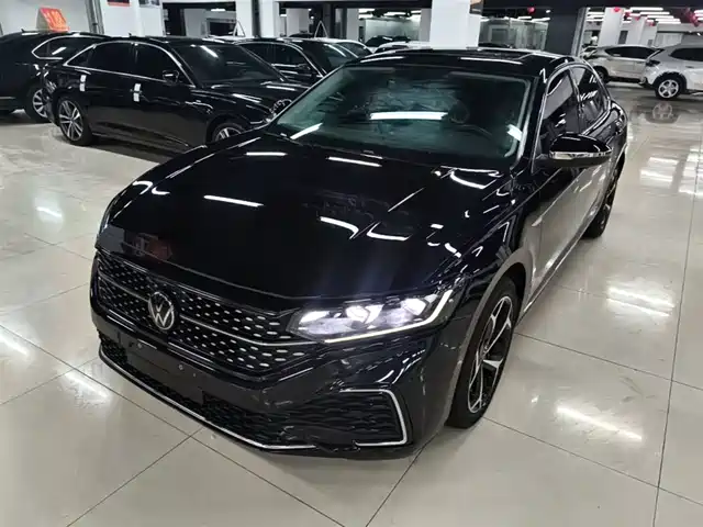 Volkswagen Passat Рестайлинг, 330TSI, Звёздный Элит