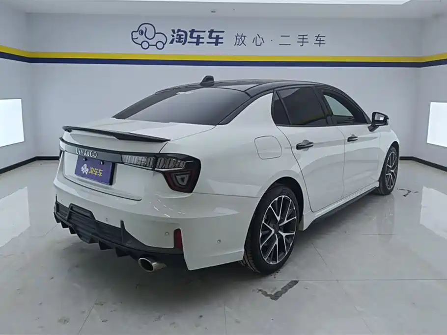Lynk & Co 03 2021 2.0TD Auto Jin Champion Edition фото 3
