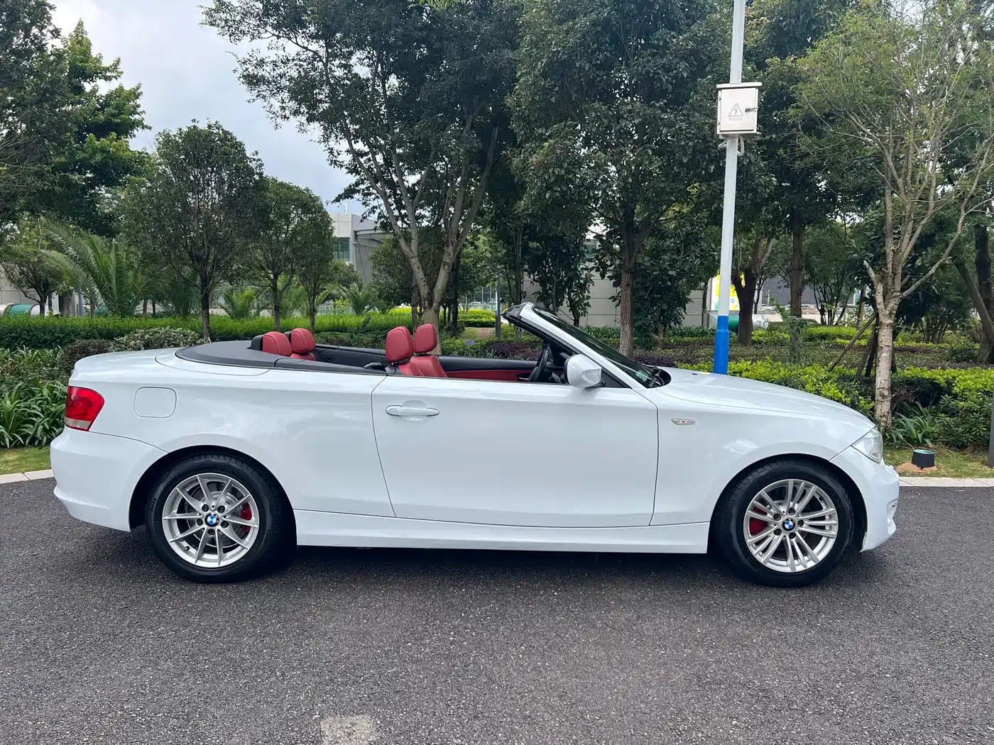 BMW 1 Series (Import) 2011 120i Convertible фото 7