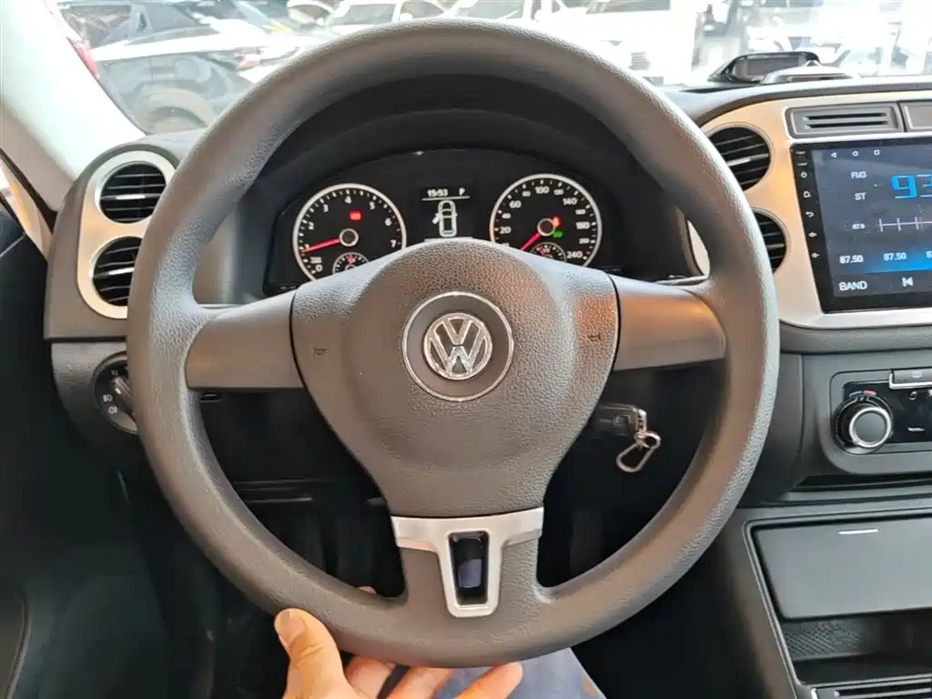 Volkswagen Tiguan 2015 1.8TSI Automatic 2WD Trendline фото 11