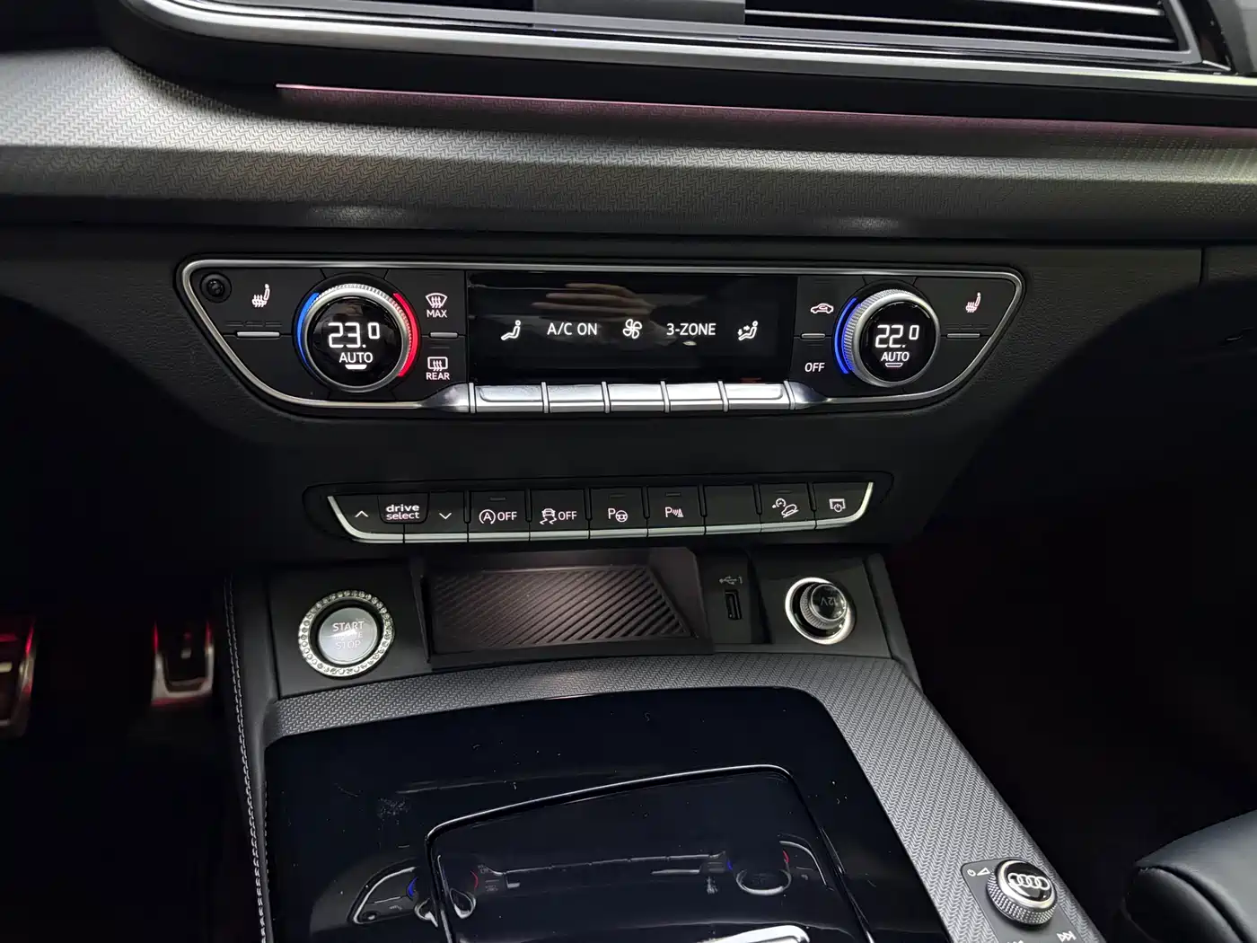 Audi Q5L 2025 45th Anniversary Edition 45 TFSI Luxury Sport фото 12