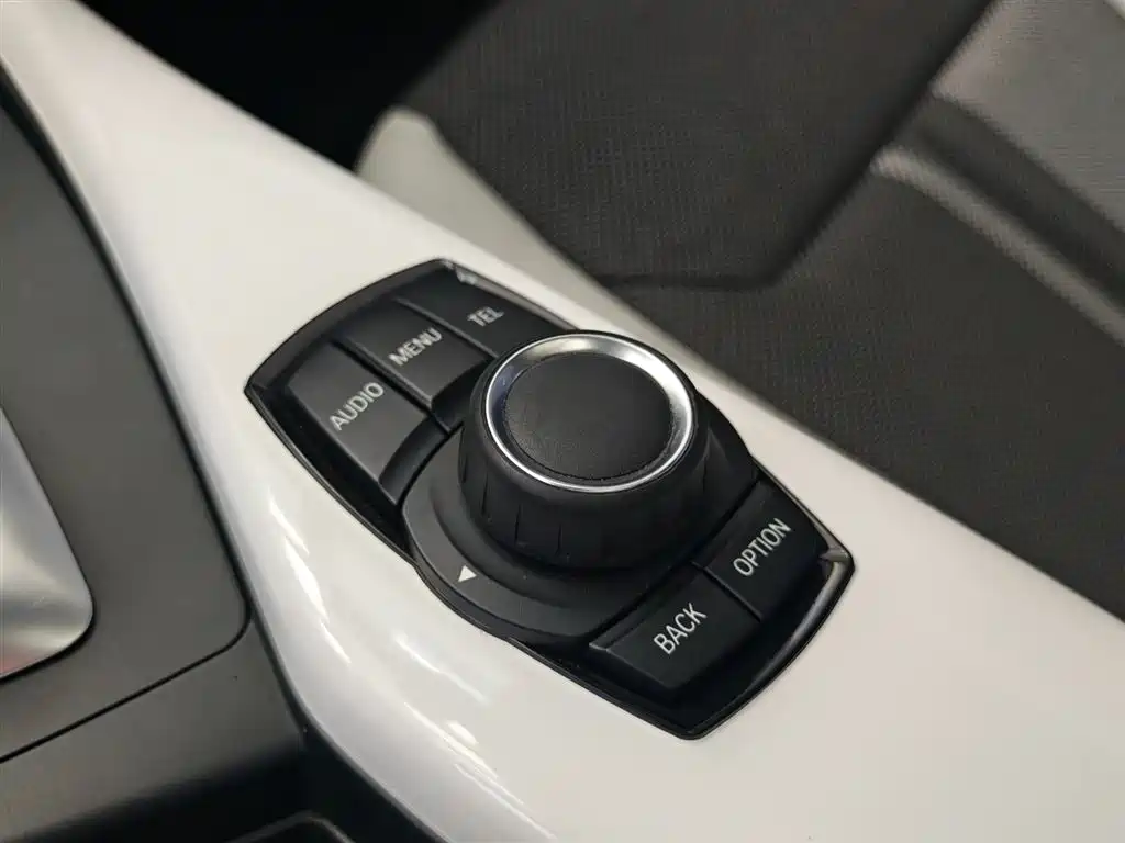 BMW 1 Series (Import) 2015 118i Urban Design Package фото 13