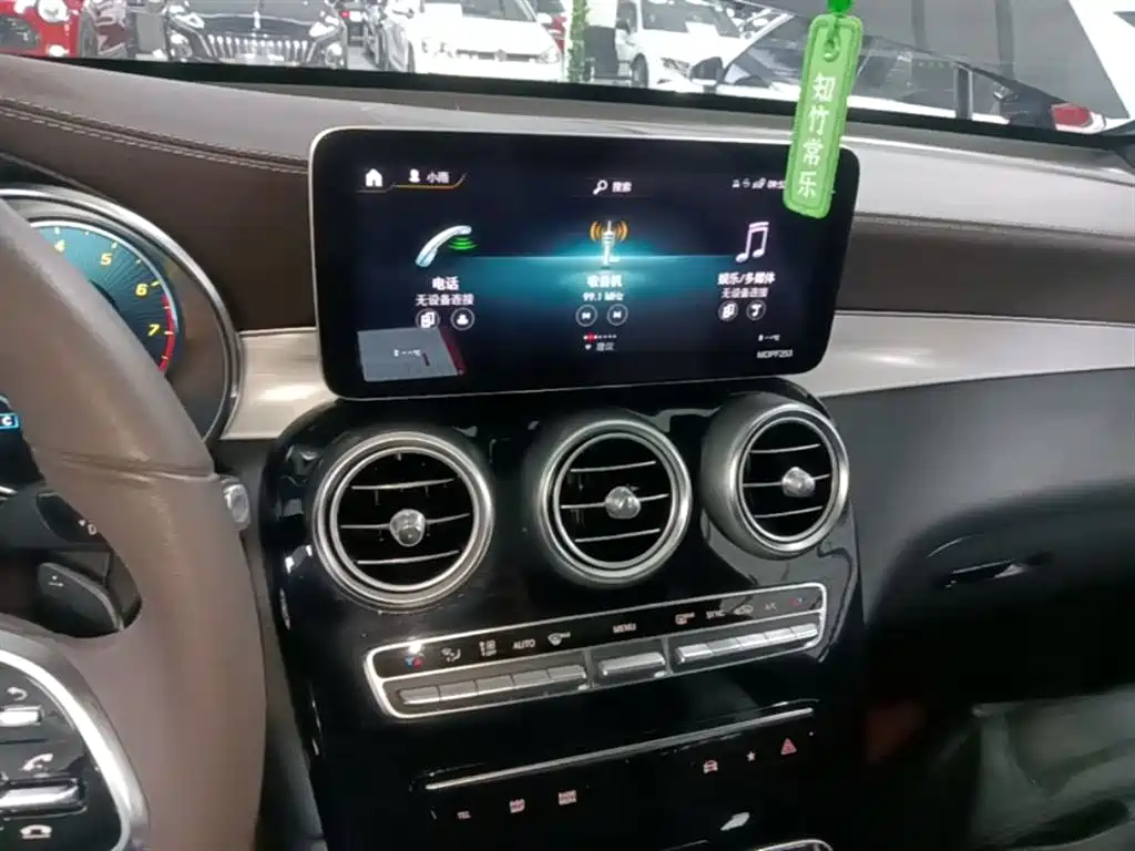 Mercedes-Benz GLC 2021 GLC 260 L 4MATIC Sporty фото 13