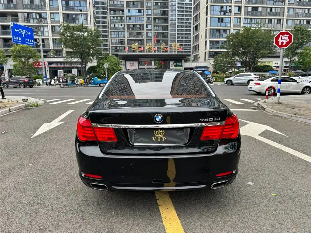 BMW 7 Series 2009 740Li Luxury фото 5