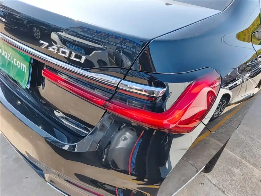 BMW 7-SERIES
