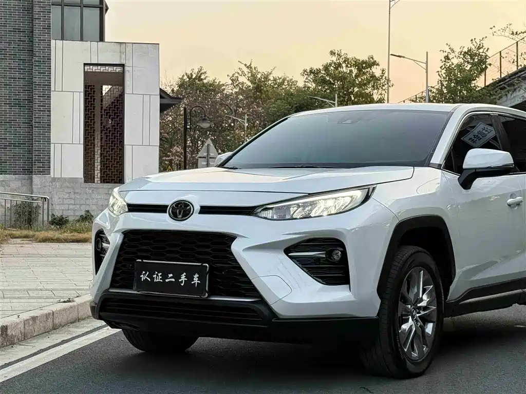 Toyota Wildlander 2023 2.0L CVT FWD Urban фото 12
