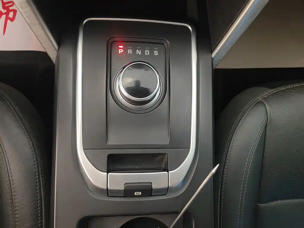 Land Rover Discovery Sport 2019 240PS SE Edition China VI фото 11