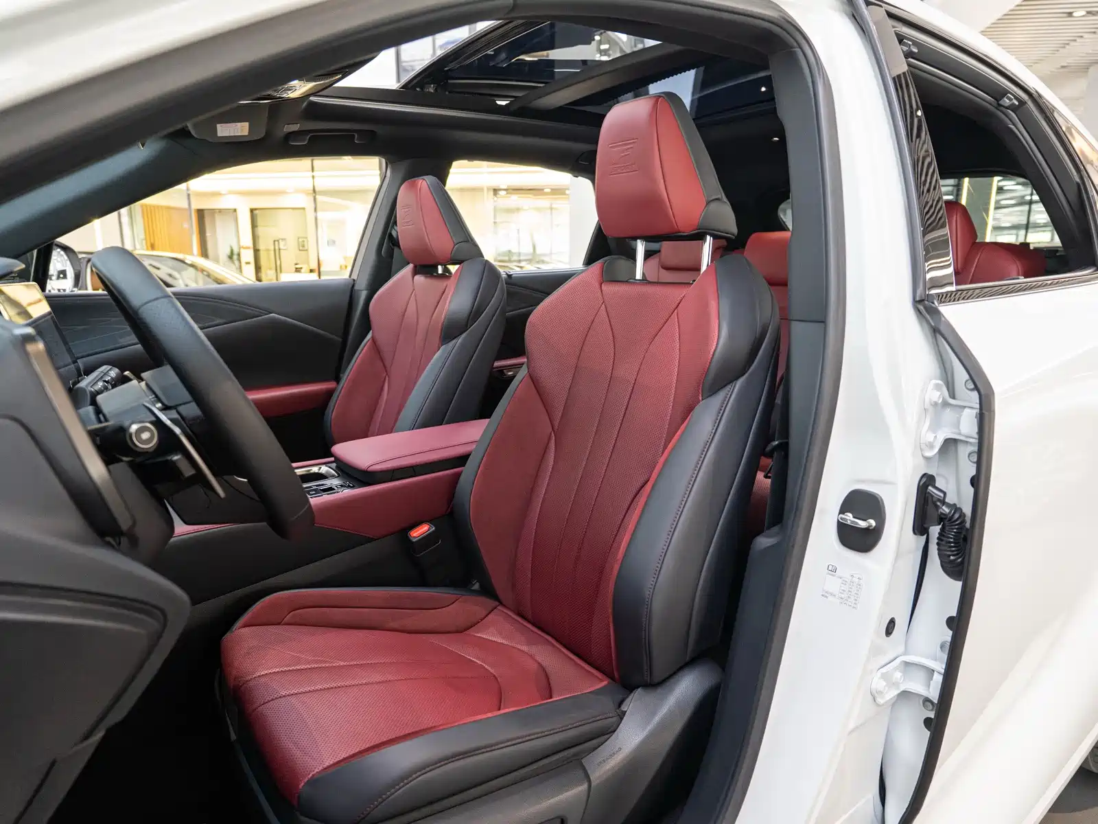 Photo 11 - Lexus RX