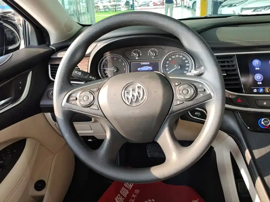 Photo 15 - Buick LaCrosse