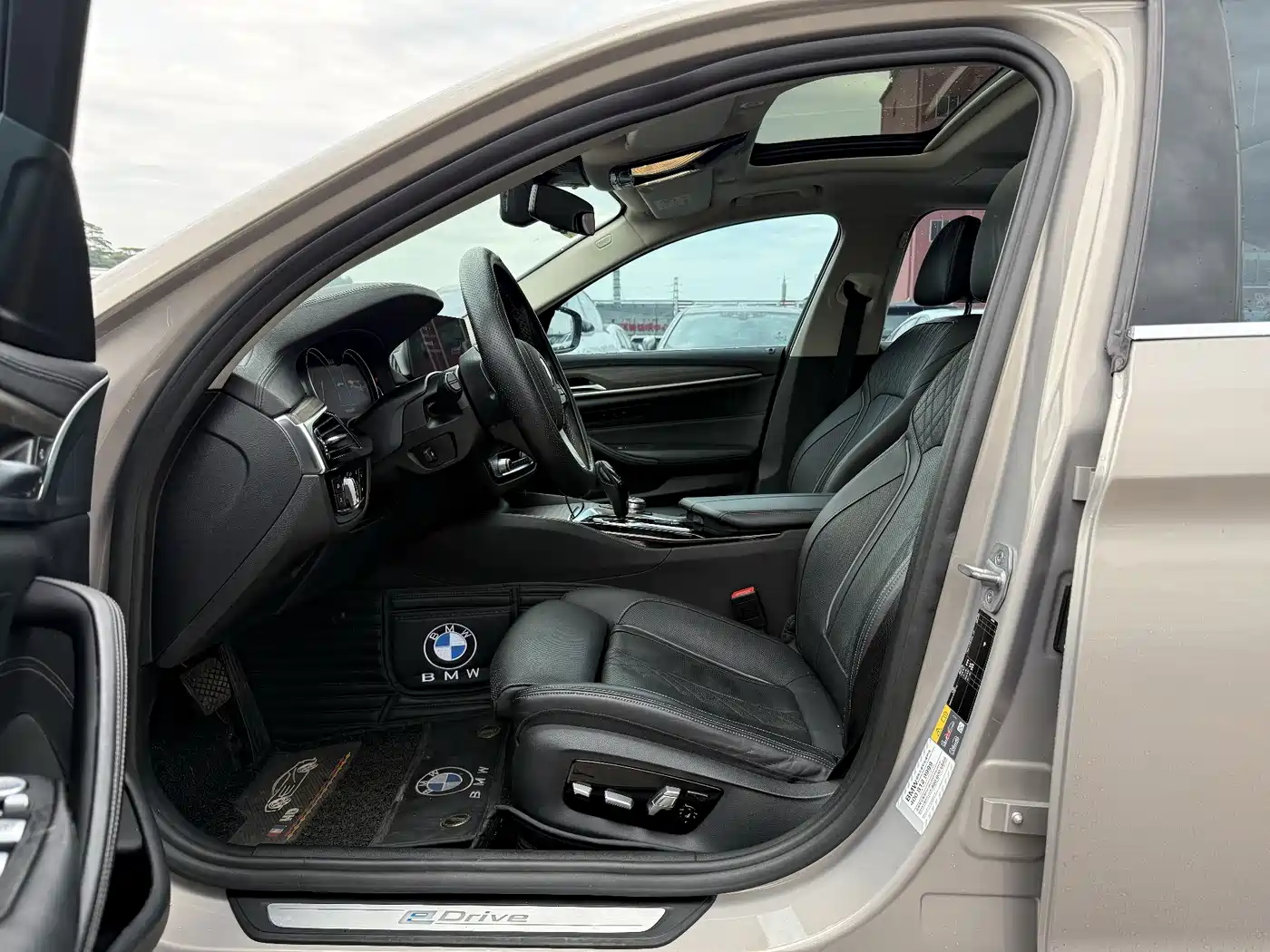BMW 5 Series New Energy 2018 530Le Luxury Package фото 4