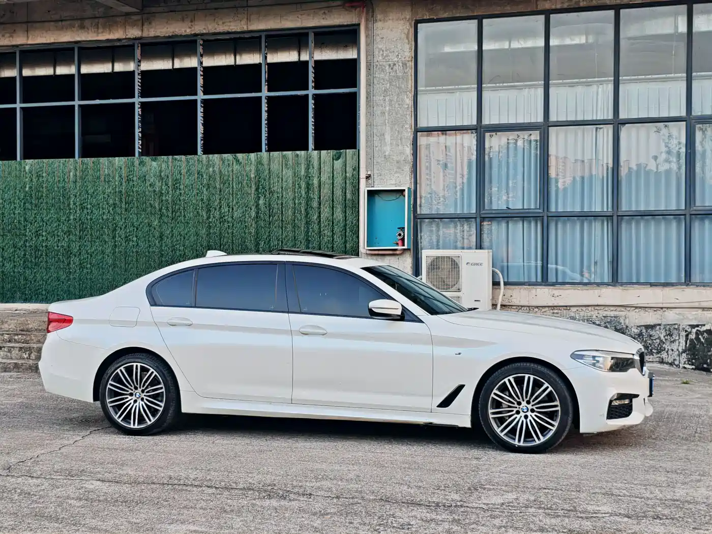 BMW 5 Series 2018 530Li xDrive M Sport Package фото 13