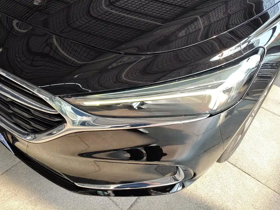 Photo 5 - Buick LaCrosse