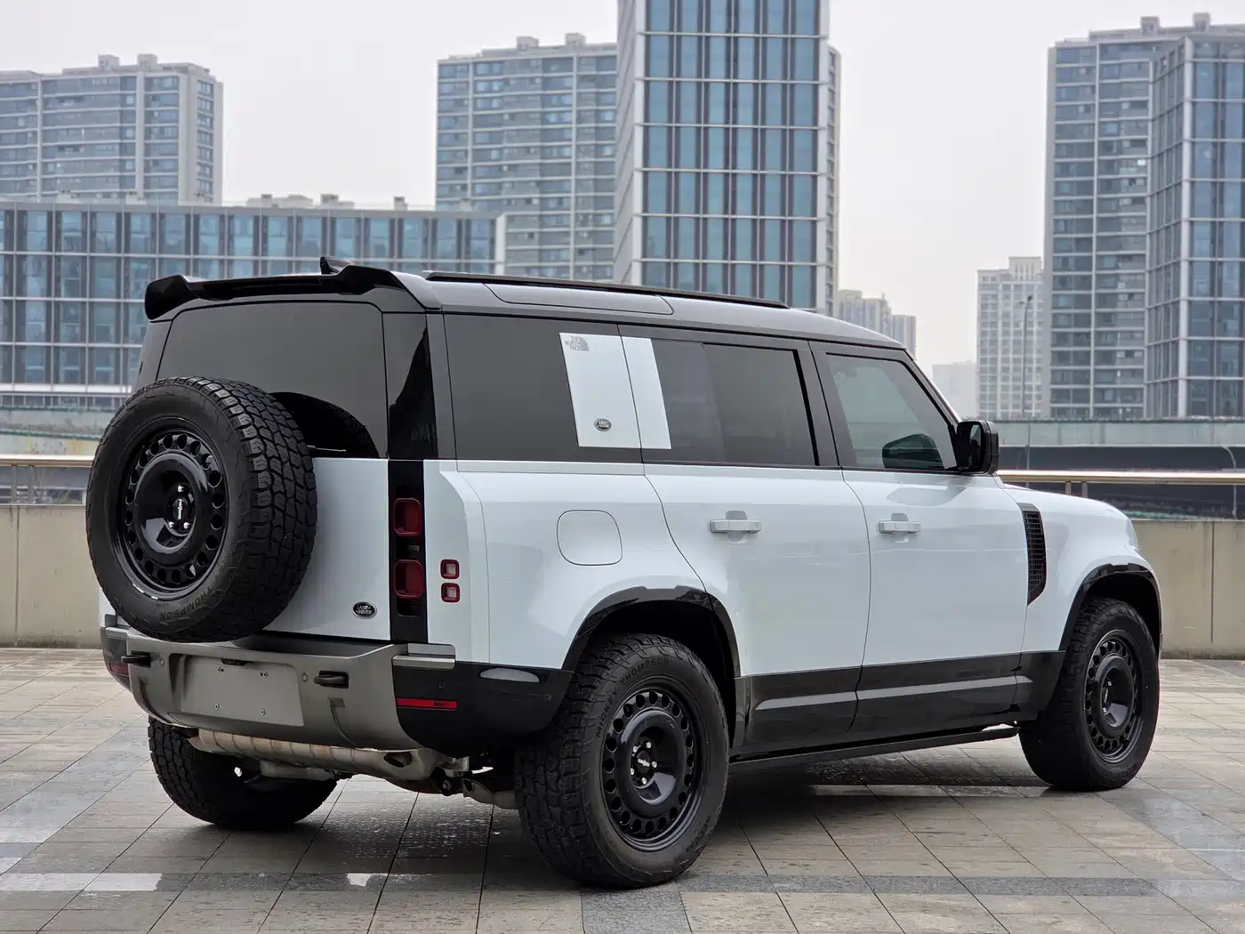 Land Rover Defender 2023 Facelift 110 3.0T P400 X-DYNAMIC HSE фото 6